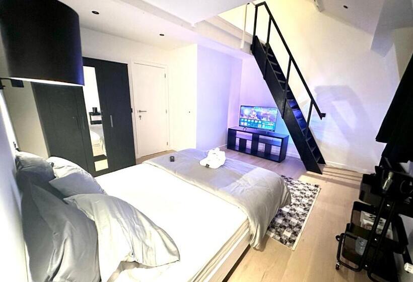 اتاق استاندارد چهار تخته, Cozy Bed And Breakfast At European Commision