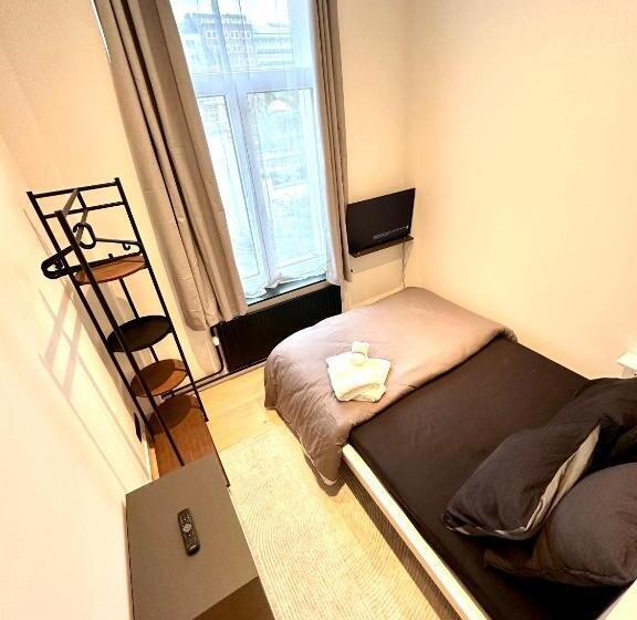 اتاق استاندارد با سرویس بهداشتی مشترک, Cozy Bed And Breakfast At European Commision