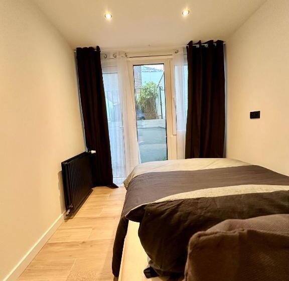 اتاق استاندارد چهار تخته, Cozy Bed And Breakfast At European Commision
