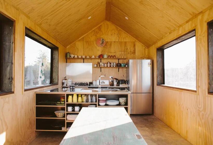 Номер Стандарт, Appleby House & Rabbit Island Huts