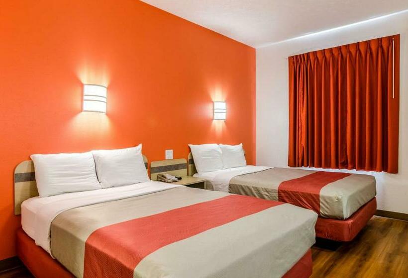 חדר סטנדרט לארבעה, Motel 6 Kearney, Ne