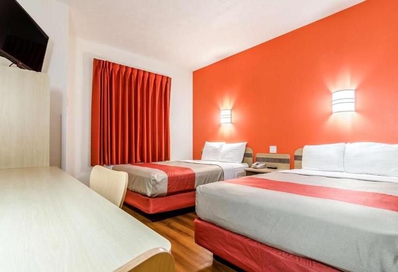 חדר סטנדרט לארבעה, Motel 6 Kearney, Ne