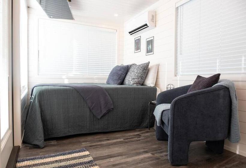 חדר סטודיו סטנדרד, New Starry Night Shipping Container Home
