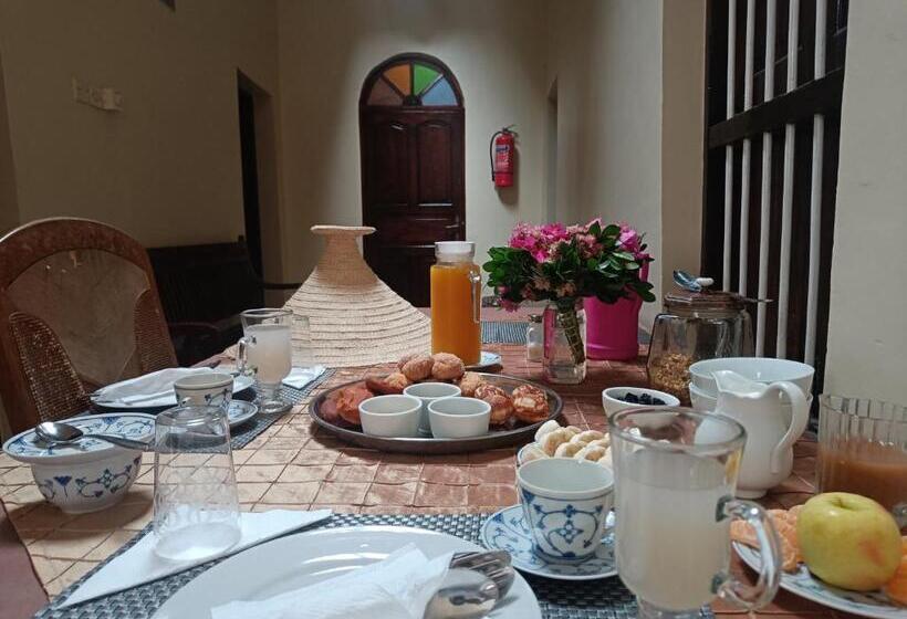 اتاق استاندارد یک تخته با سرویس بهداشتی مشترک, Caravan Serai Amour