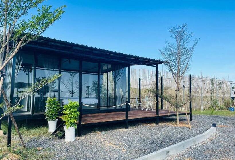 جناح ديلوكس, The Square Residence