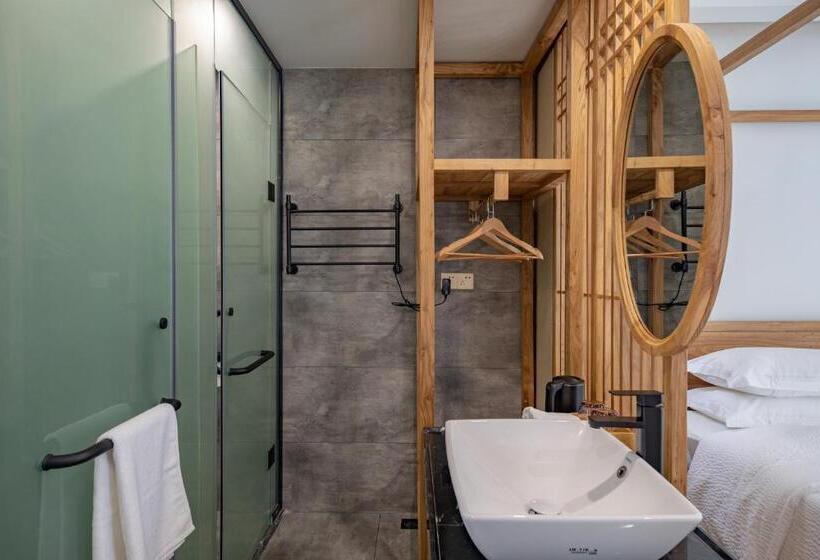 Номер Стандарт с Балконом, Zhangjiajie Qiquan Vacation B&b