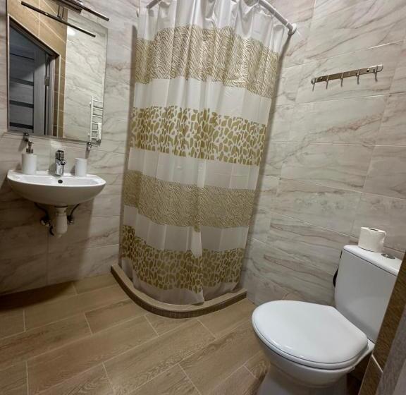 اتاق استاندارد چهار تخته, Modern Apartments Uzhgorod