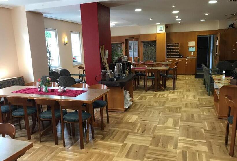 Номер Стандарт Трехместный, Haus Rosenbaum Gruppenhaus  Begegnungsstätte   Pension