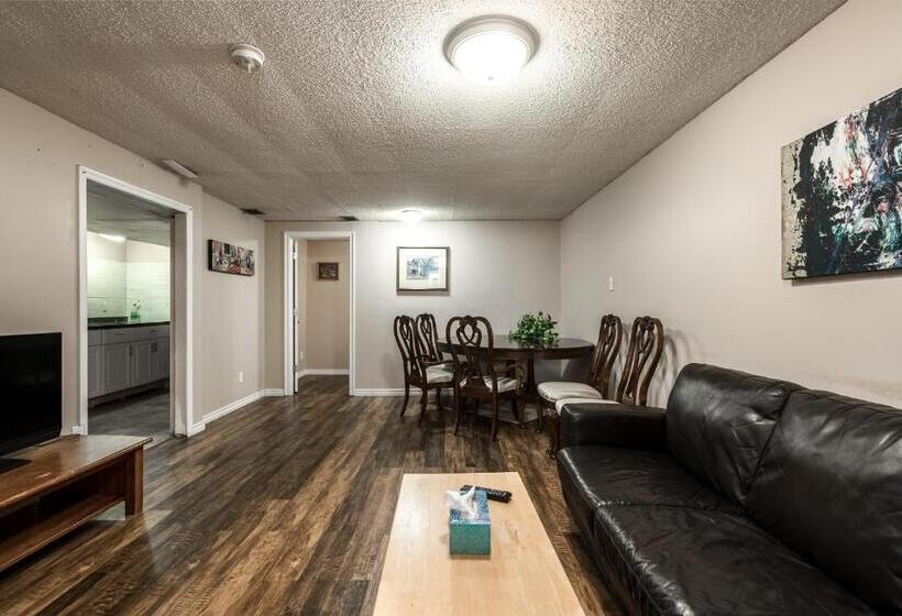 Вилла 4 Спальни, A Home By Chinook Mall And Heritage Park