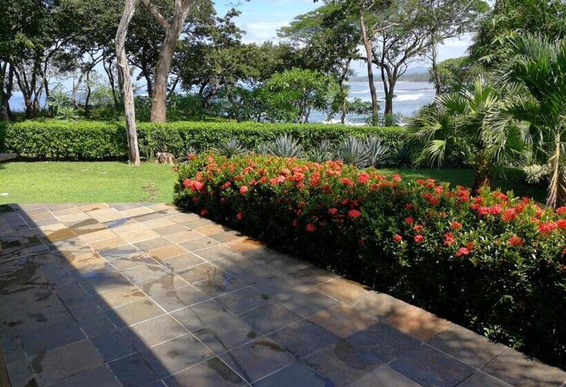Номер Deluxe Вид на Море Боковой, Oceanfront Gem At La Joya De Lagarto
