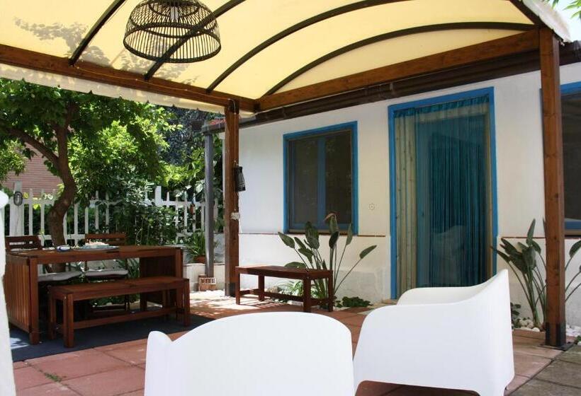 کلبه ییلاقی, Blue B&b