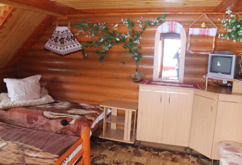 Трехместный Номер Стандарт с Балконом, Zustrizh U Leva