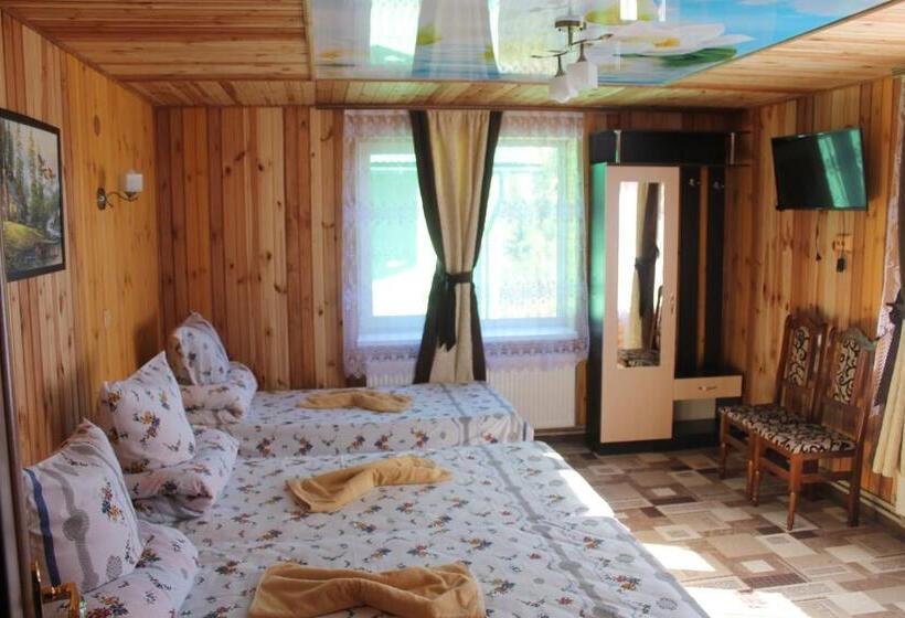 Трехместный Номер Стандарт с Балконом, Zustrizh U Leva