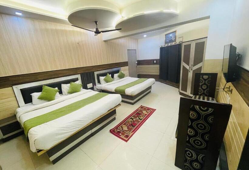 Superiorrum King Size Säng, Alpine By The Golden Taj Group And Hotels