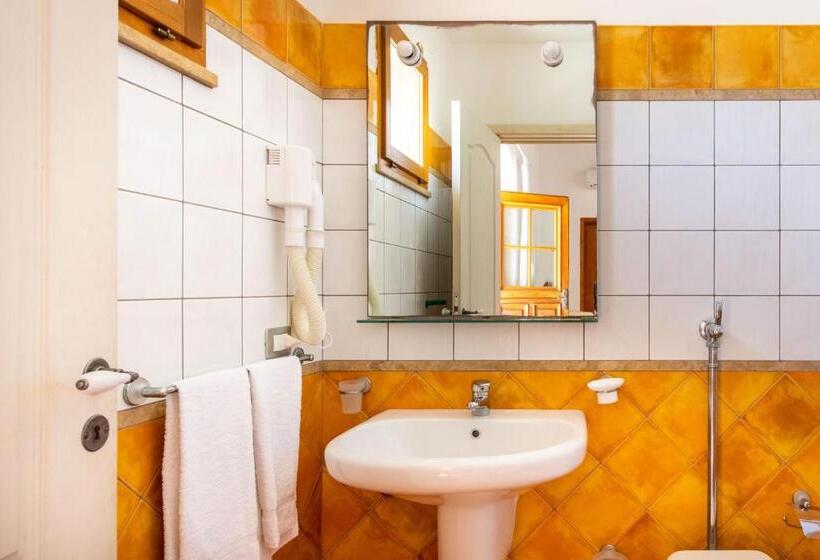 اتاق سوپریور سه تخته, Maragani Beach Rooms & Breakfast