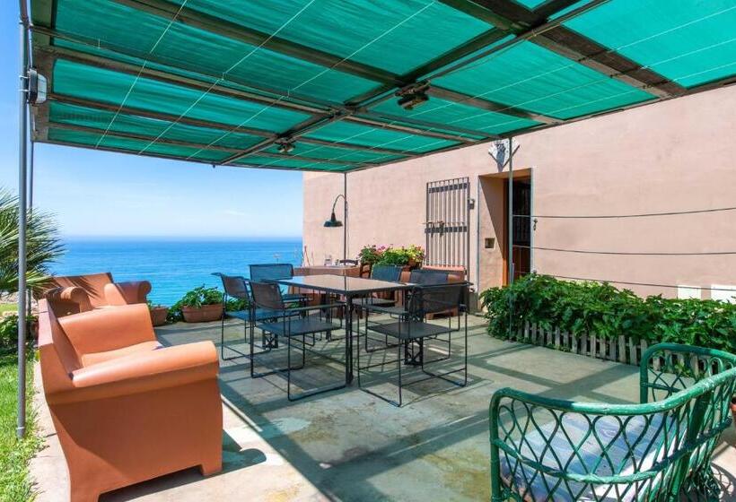اتاق استاندارد با بالکن, Maragani Beach Rooms & Breakfast