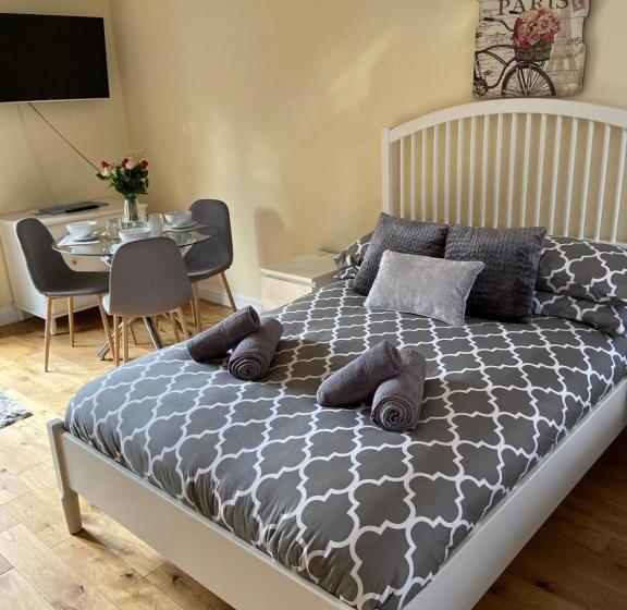 스탠다드 트리플 룸, Ashton Gate Mews