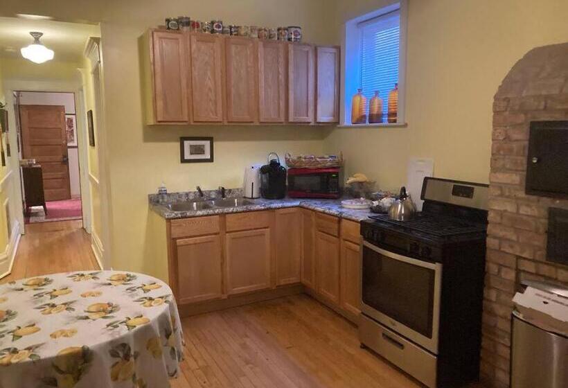 Quarto Estandar, Private Room With Full Size Bed In Lakeview   3c