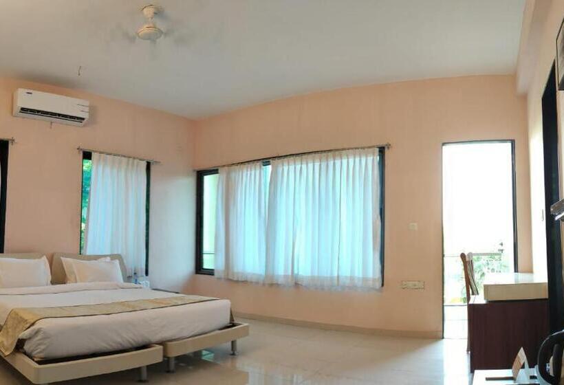 Люкс, Chandanvan Club & Resort