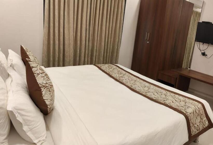 Президентский Люкс, Chandanvan Club & Resort