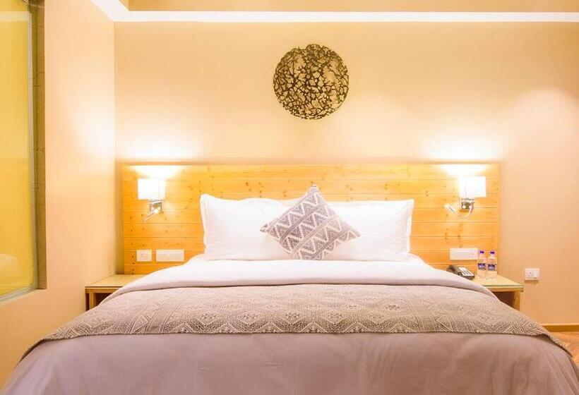 غرفة قياسية ذات إطلالة, Naturevilas Sarovar Portico   Centrally Heated