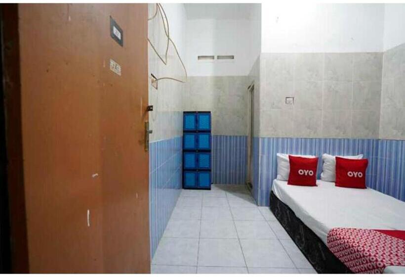 스탠다드 룸 킹사이즈 침대, Oyo Life 93061 Kost Vicky Syariah