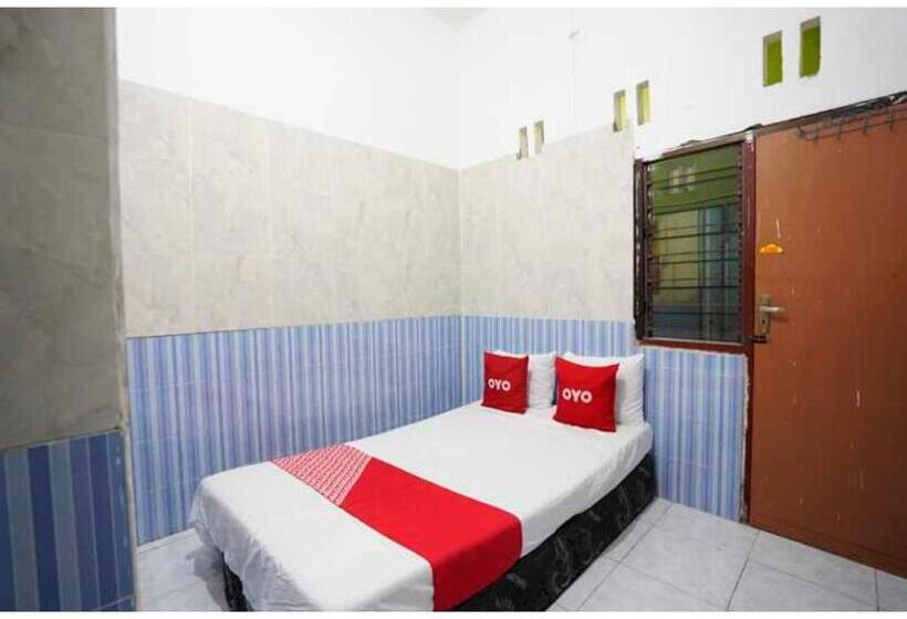 스탠다드 룸 킹사이즈 침대, Oyo Life 93061 Kost Vicky Syariah