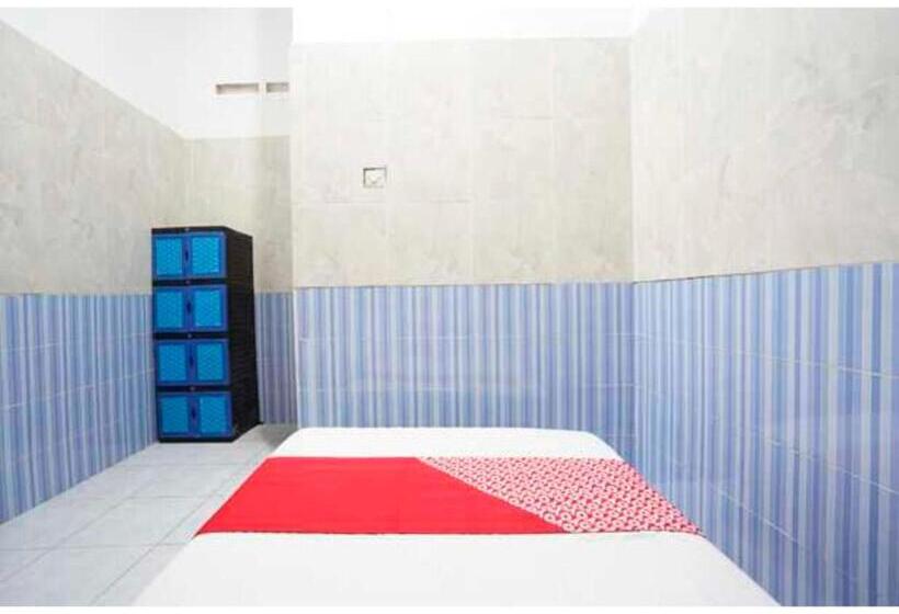 스탠다드 룸 킹사이즈 침대, Oyo Life 93061 Kost Vicky Syariah