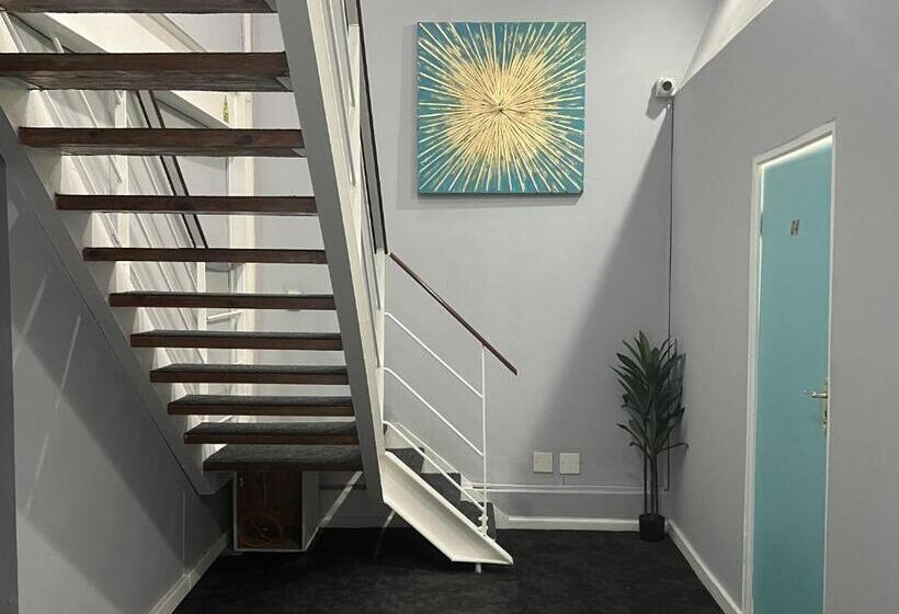 Family Suite, M & B Backpackers