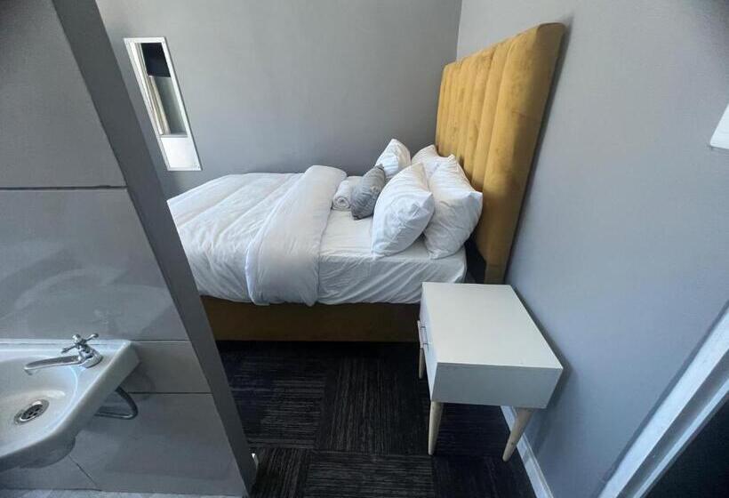Номер Deluxe, M & B Backpackers