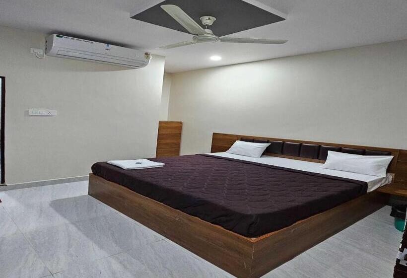 Трехместный Номер Классика, Oyo Hotel Vaidehi