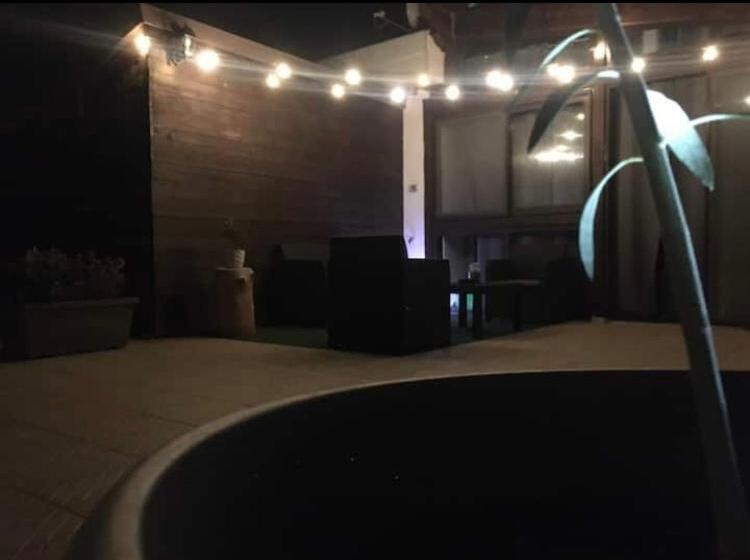 חדר סטנדרט לשלושה עם טרסה, Wanderlust House