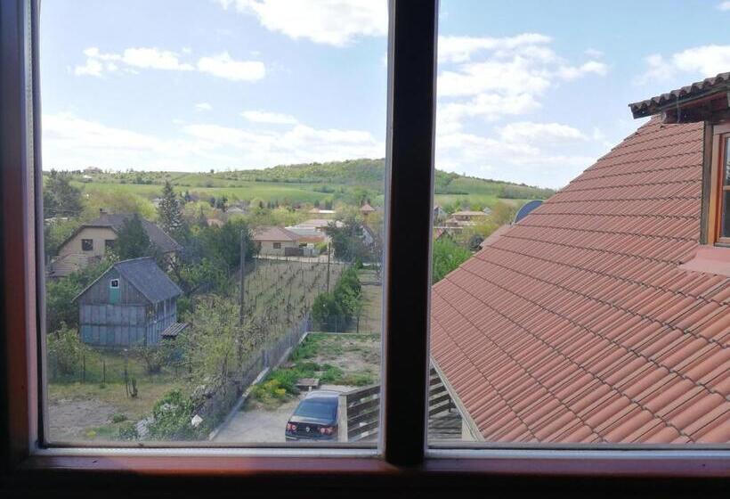 Номер Стандарт Трехместный, Manoka Guest House