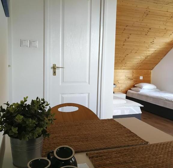 Номер Стандарт Трехместный, Manoka Guest House