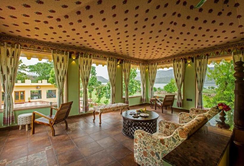 Suite with lake view, Ratan Villas Sariska