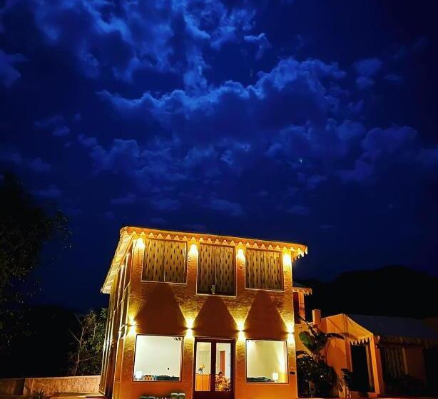 Suite with lake view, Ratan Villas Sariska