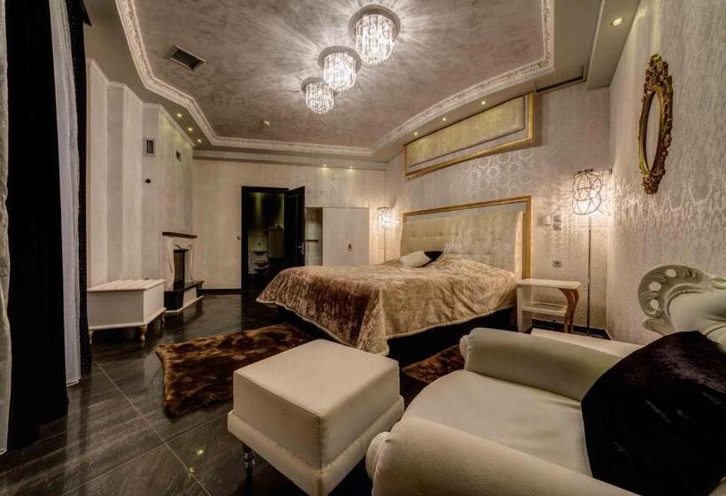 اتاق لوکس سه تخته, Chateau Rond Boutique Hotel & Spa