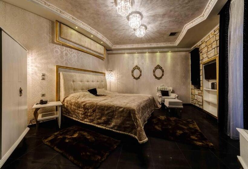 اتاق لوکس سه تخته, Chateau Rond Boutique Hotel & Spa