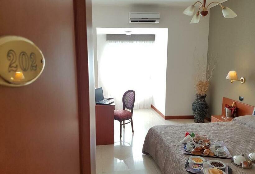 اتاق اکونومی یک تخته, Joy
