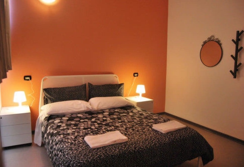 اتاق استاندارد با سرویس بهداشتی مشترک, Mio Hostel