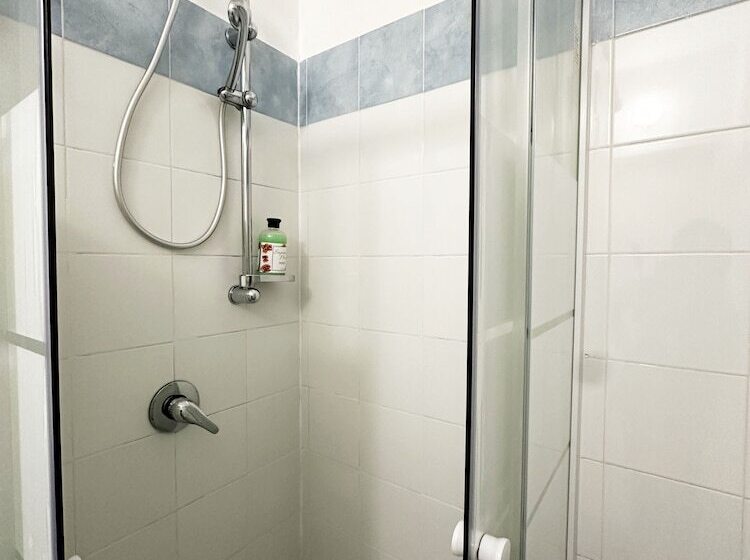 اتاق استاندارد, Mio Hostel