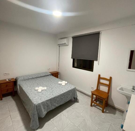 バス共有のスタンダードルーム, Hostal La Campiña