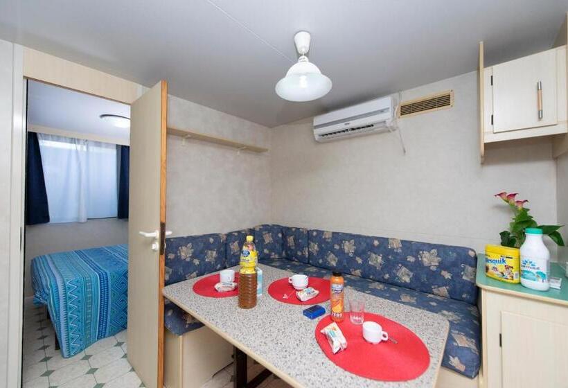 بانگلوی استاندارد, Villaggio Europa
