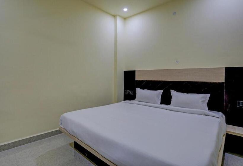 디럭스 트리플 룸, Oyo Hotel Madhuram Residency