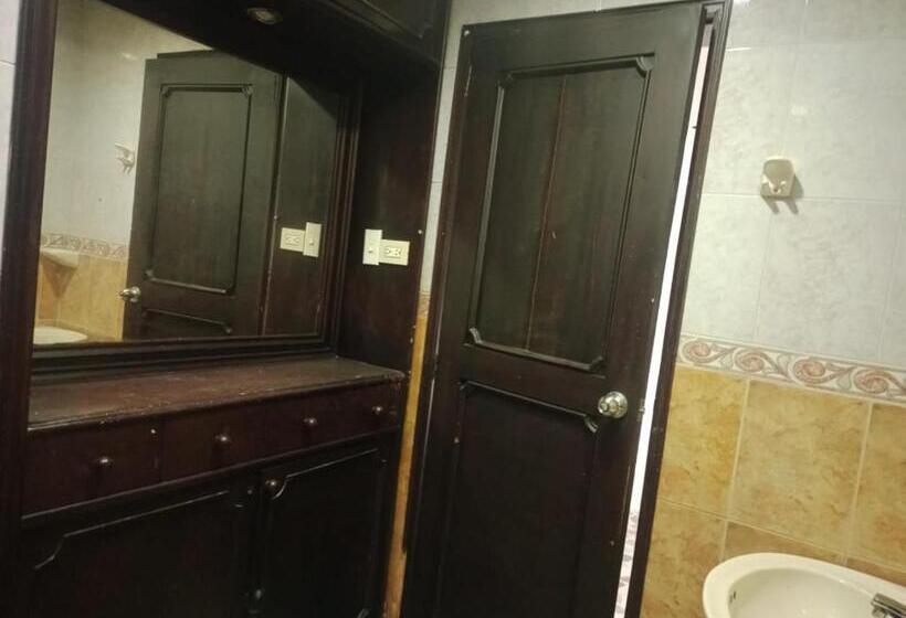 Quarto Triplo Estandar Banheiro Compartilhado, La Iguana Café Y Más