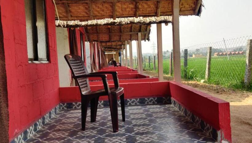 اتاق استاندارد با چشم‌انداز کوهستان, Laughing Buddha Hampi Guest House