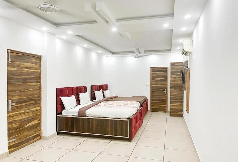 Номер Deluxe, Roomshala 154 Hotel Atharv