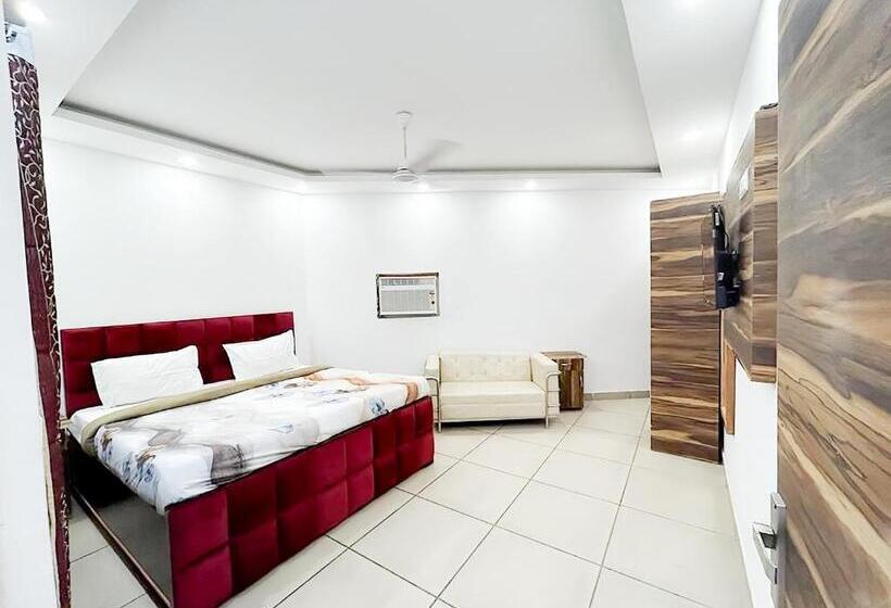 Номер Deluxe, Roomshala 154 Hotel Atharv
