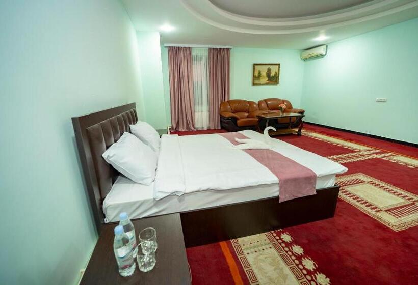 Номер Deluxe, Continental New