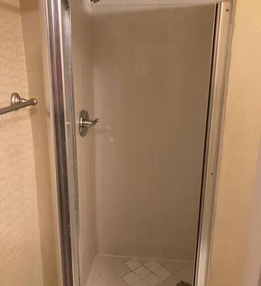 Standard Trippelrum, Private Room With Private Bath In B&b In Lakeview   2d